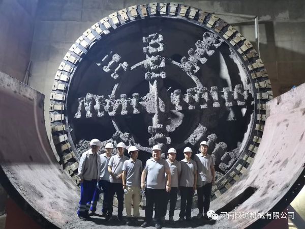 喜訊?。?！北京地鐵17號線左線昨日順利接收成功，北京建工土木工程有限公司攜手河南隧通機械有限公司為中國現(xiàn)代化建設再立新功！(圖5)